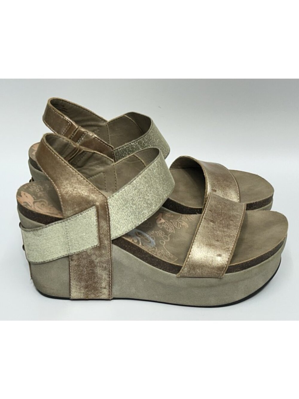 OTBT Bushnell Gold Wedge Sandals size 7.5 Thick Strap Classic Wedge Platform EUC